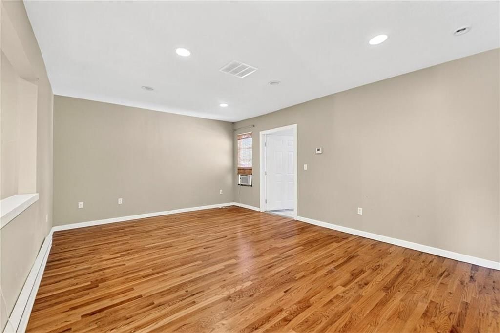 2128 Summit Street — photo 30