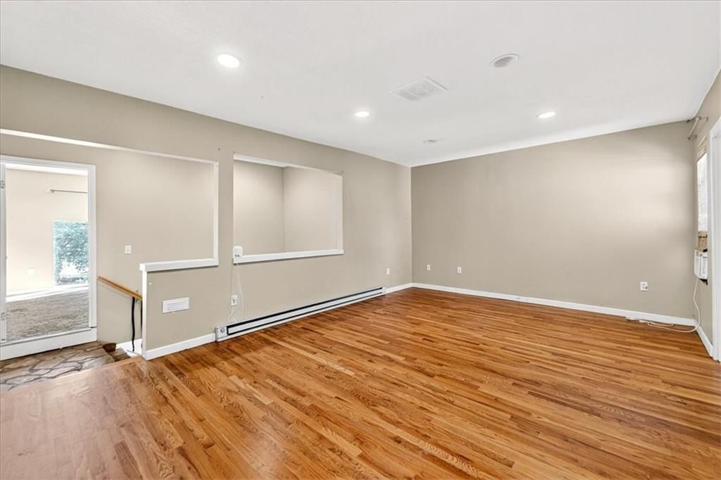 2128 Summit Street — photo 33