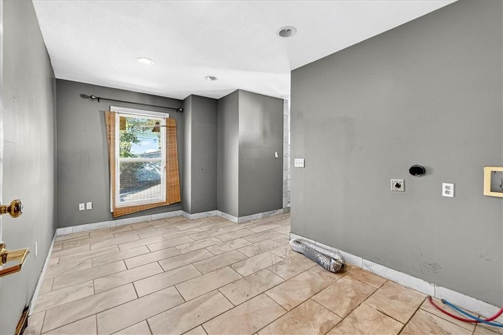 2128 Summit Street — photo 34