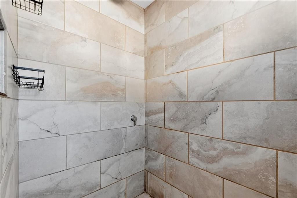 2128 Summit Street — photo 38