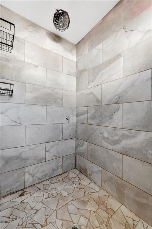2128 Summit Street — photo 39