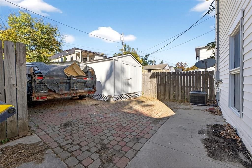 2128 Summit Street — photo 41