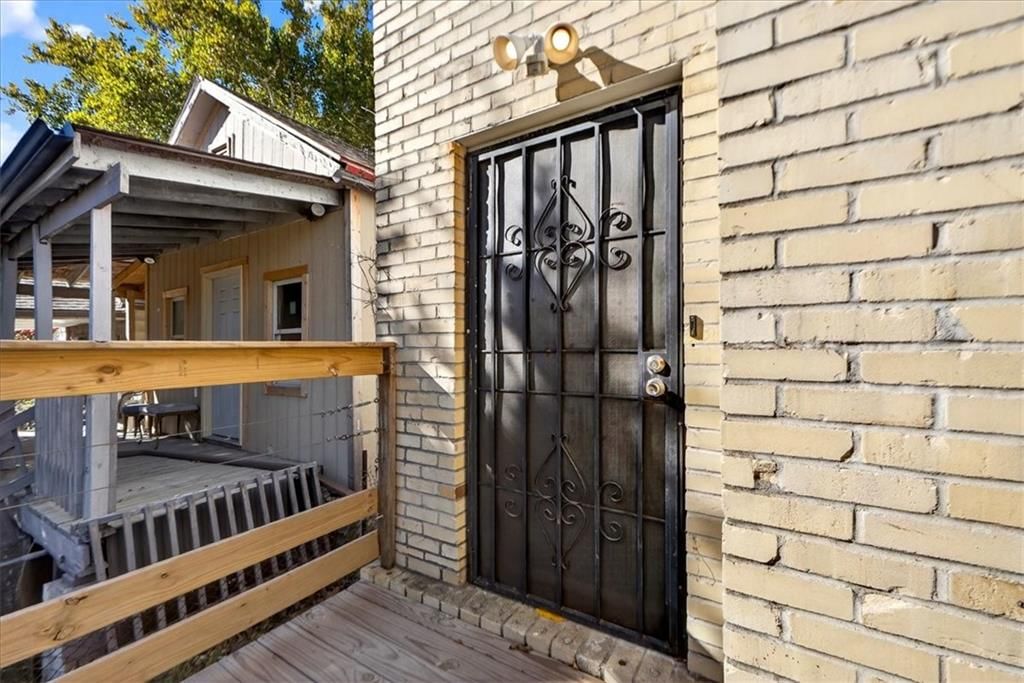 2128 Summit Street — photo 44