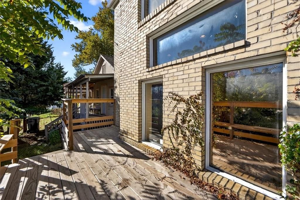 2128 Summit Street — photo 46