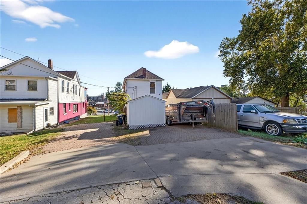 2128 Summit Street — photo 47