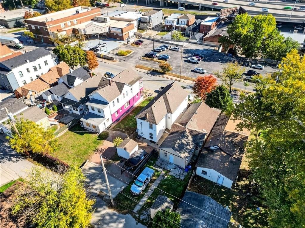 2128 Summit Street — photo 48