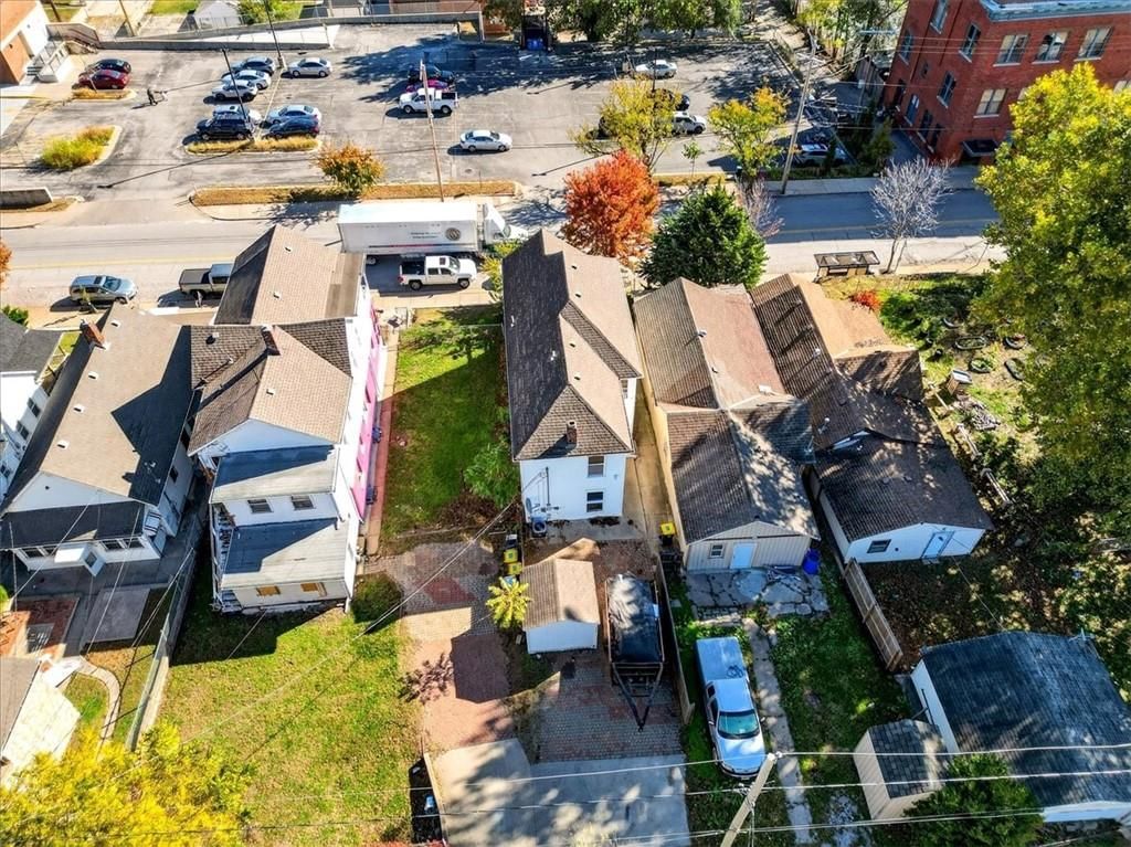 2128 Summit Street — photo 49