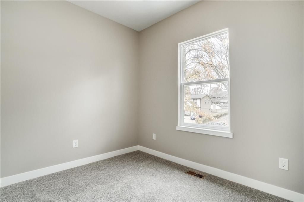 1104 NE Columbus Street — photo 12