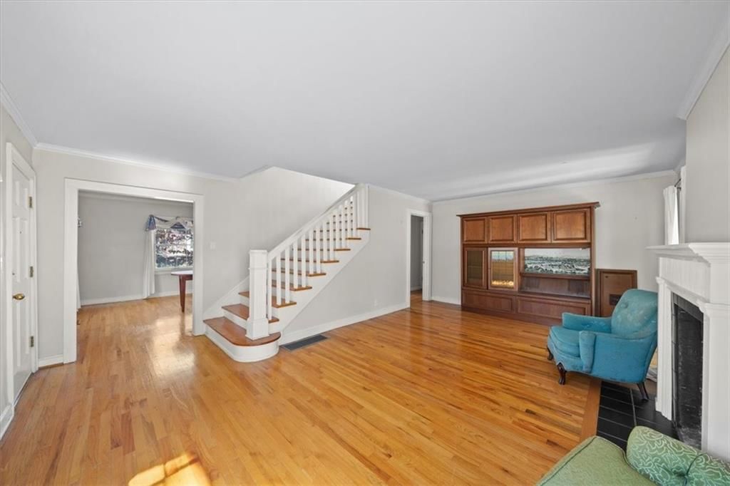 Photo 5 of 27 - 5701 Wornall Road