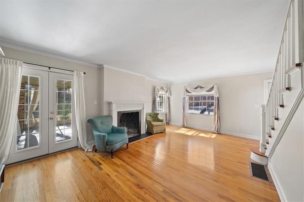 Photo 6 of 27 - 5701 Wornall Road