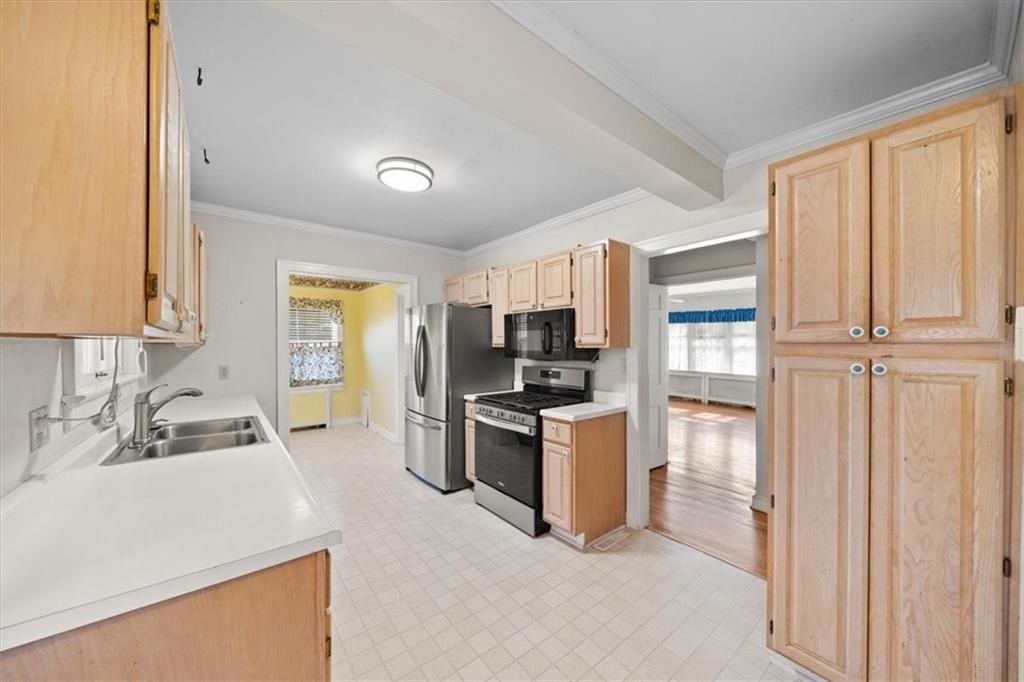 Photo 11 of 27 - 5701 Wornall Road