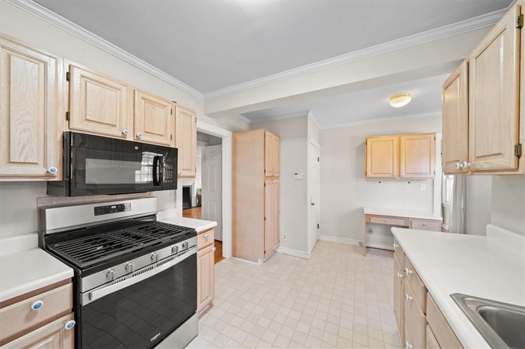 Photo 15 of 27 - 5701 Wornall Road