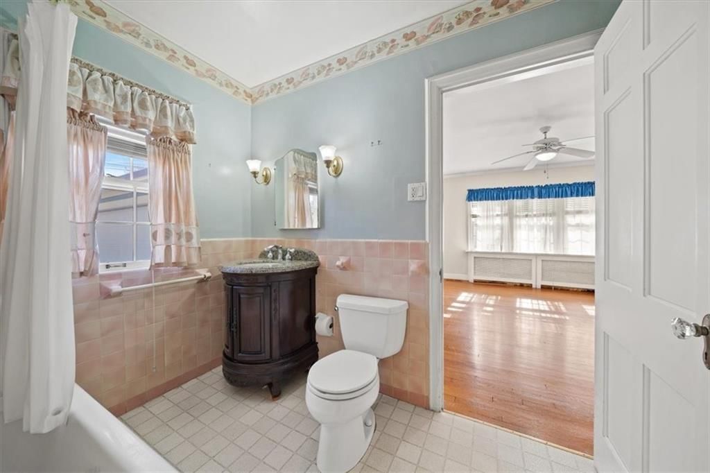 Photo 19 of 27 - 5701 Wornall Road