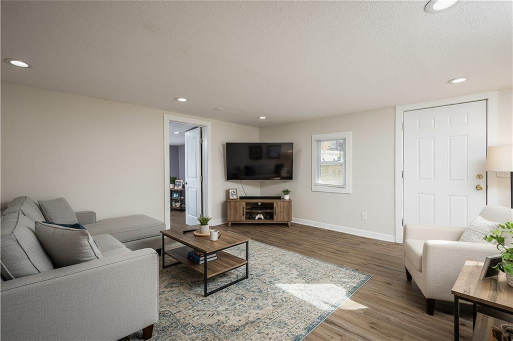 4724 Logan Avenue — photo 5