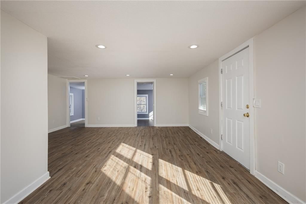 4724 Logan Avenue — photo 6