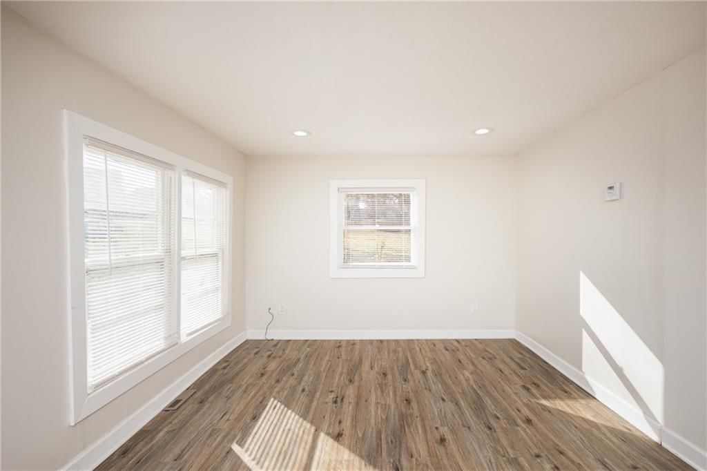 4724 Logan Avenue — photo 8