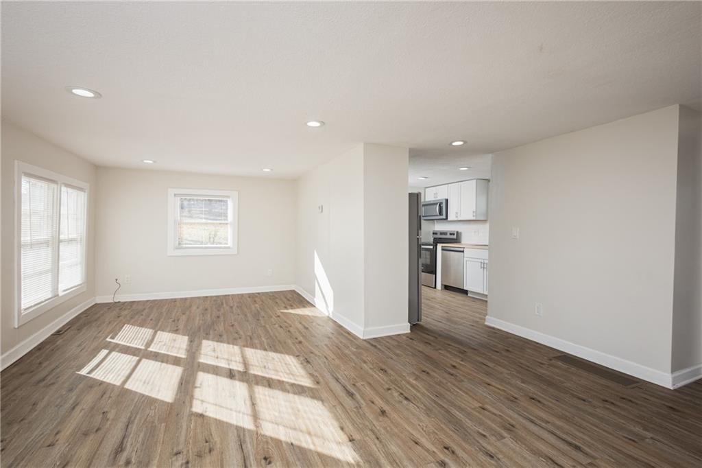 4724 Logan Avenue — photo 9