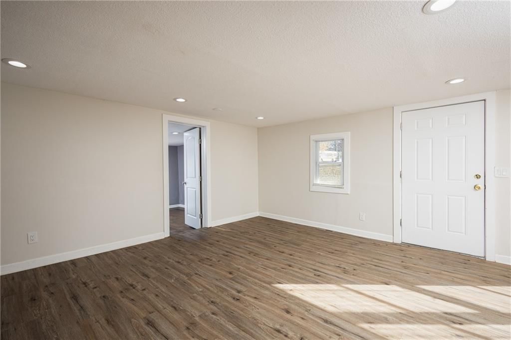 4724 Logan Avenue — photo 11
