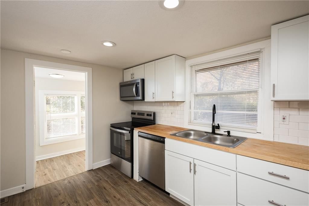 4724 Logan Avenue — photo 13
