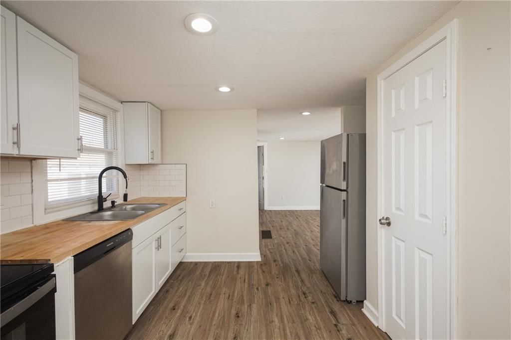 4724 Logan Avenue — photo 14
