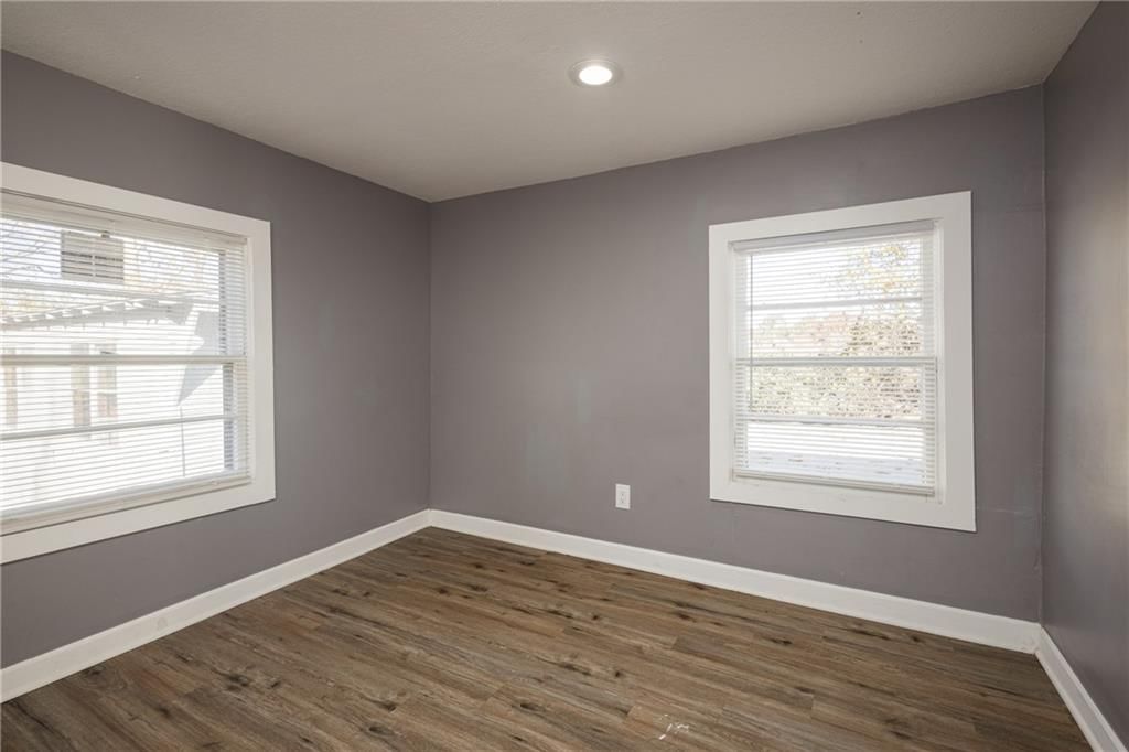 4724 Logan Avenue — photo 23