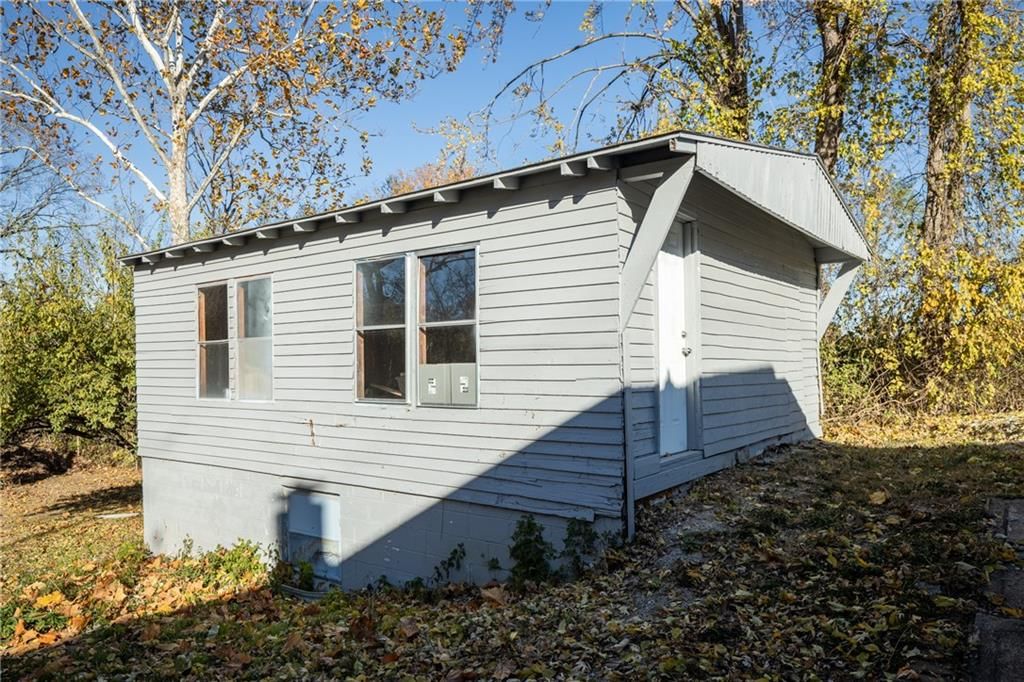 4724 Logan Avenue — photo 32