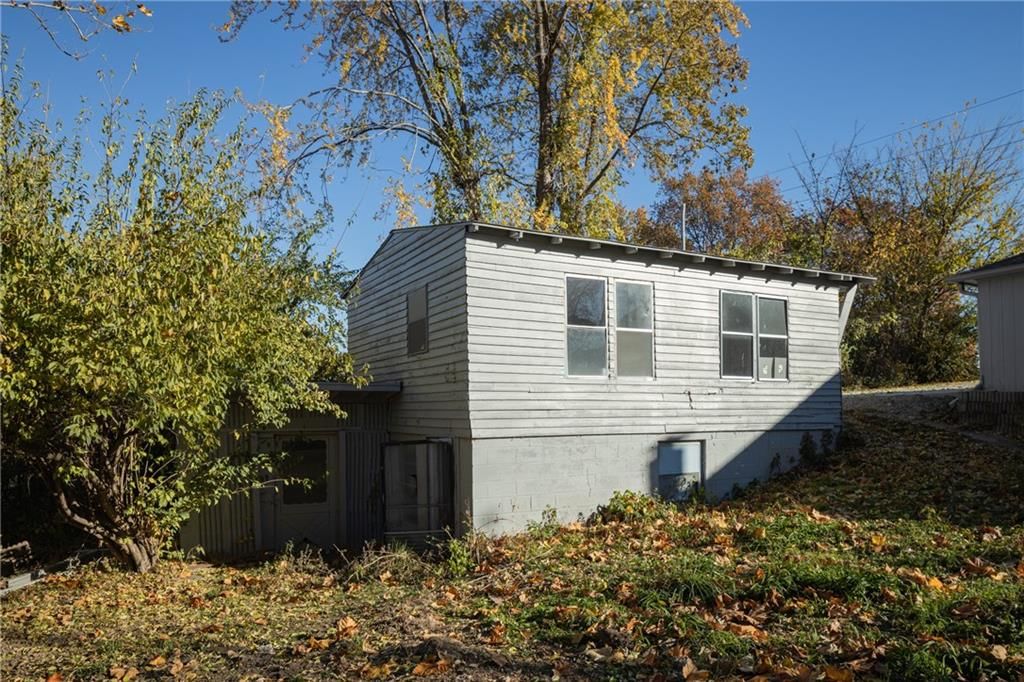 4724 Logan Avenue — photo 34