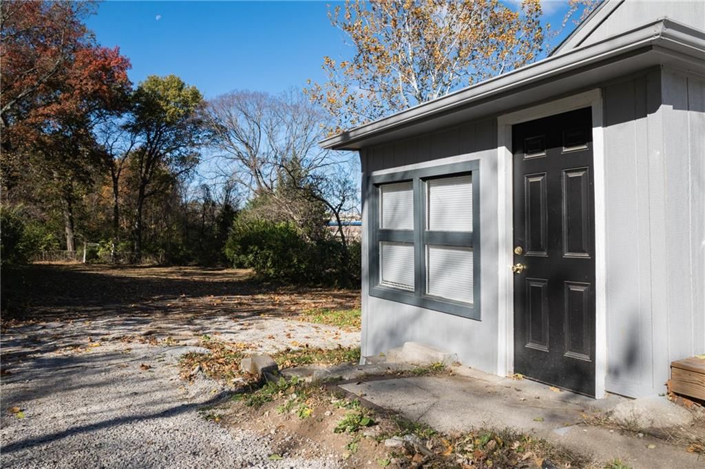 4724 Logan Avenue — photo 36