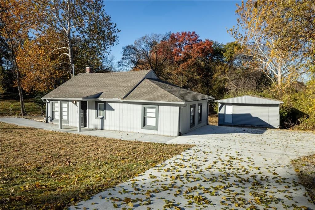 4724 Logan Avenue — photo 42