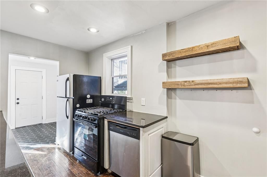 619 E 42ND Street — photo 9