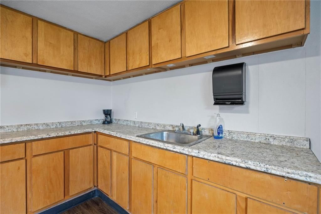 701 N NATIONAL Avenue — photo 18