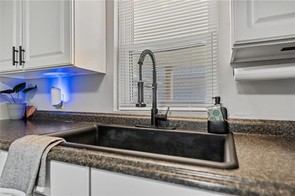 328 W 5th Street — photo 14