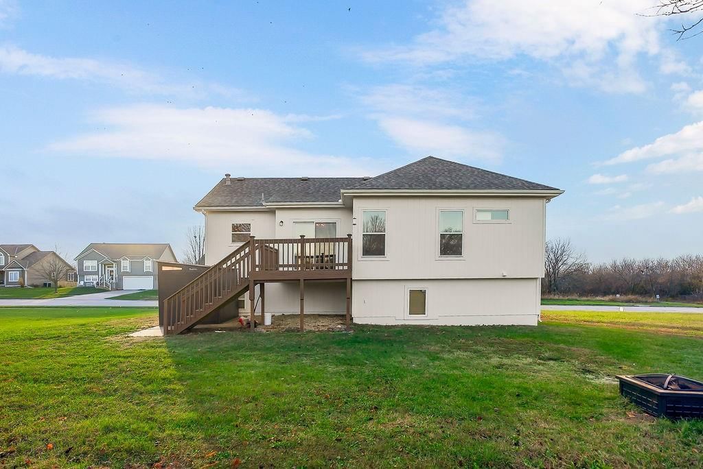 929 Sutherland Drive — photo 30
