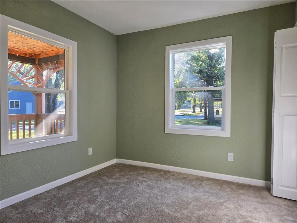 203 N Chestnut Street — photo 16
