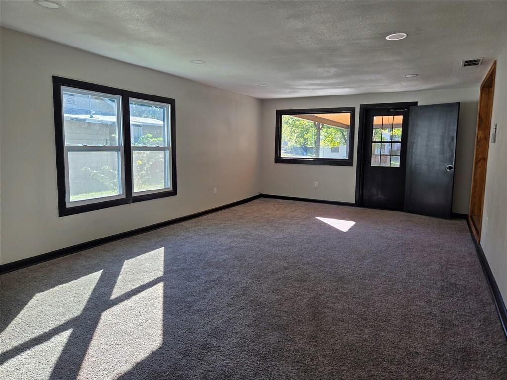806 W 2nd Street — photo 16