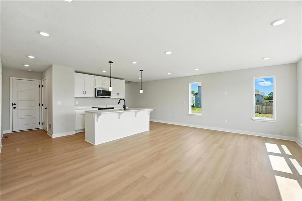 1323 S 4th Street E — photo 8