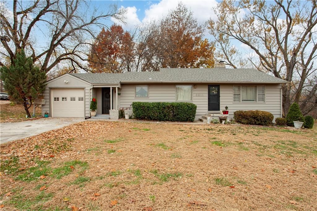 6811 Blue Parkway, Kansas City, MO