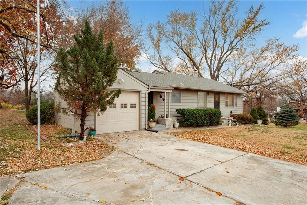 6811 Blue Parkway — photo 3