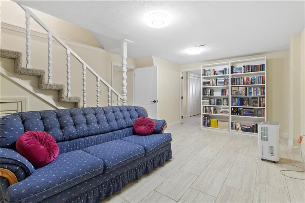 6811 Blue Parkway — photo 18
