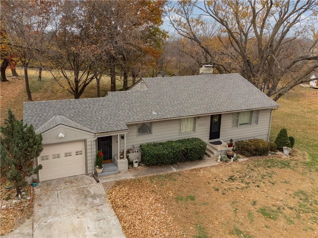 6811 Blue Parkway — photo 21