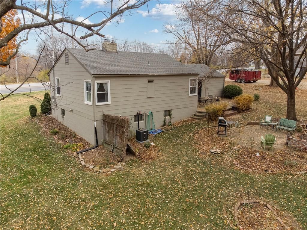6811 Blue Parkway — photo 23