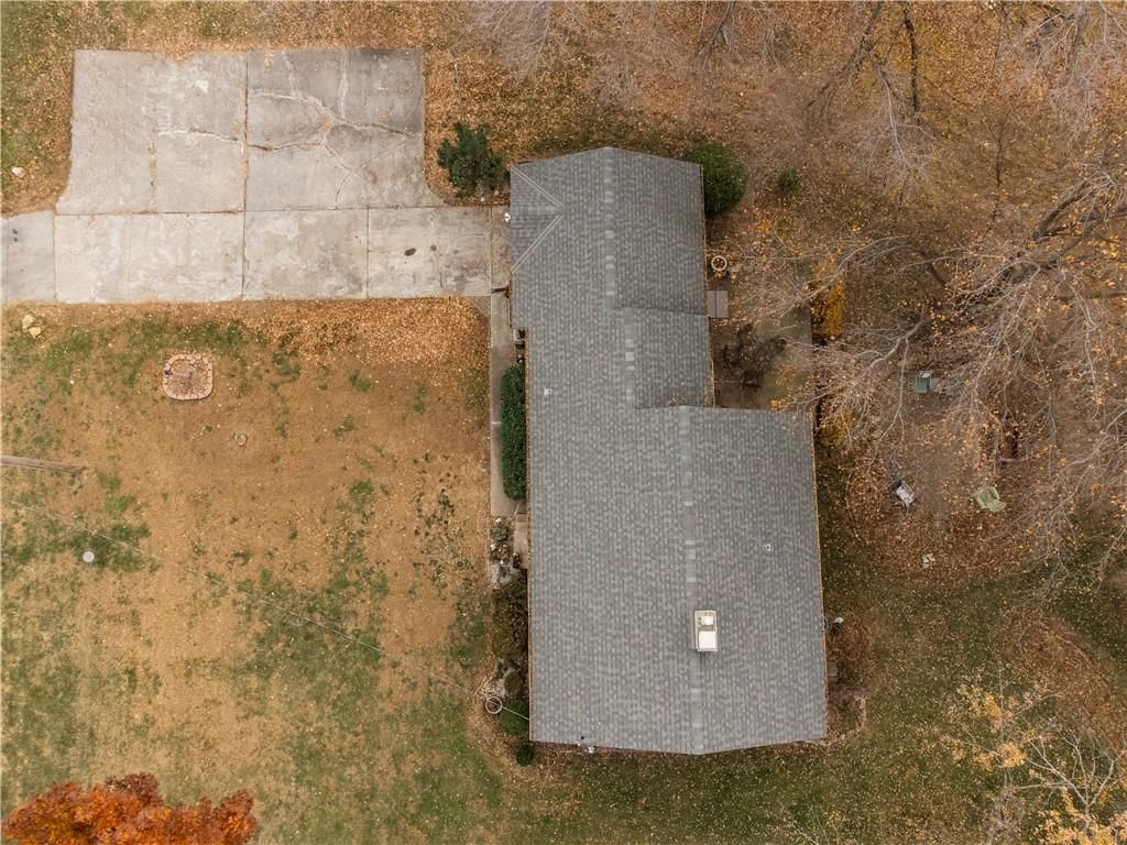 6811 Blue Parkway — photo 25