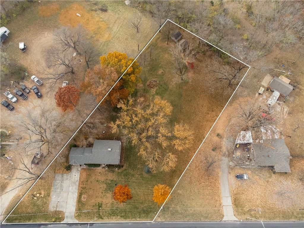 6811 Blue Parkway — photo 27