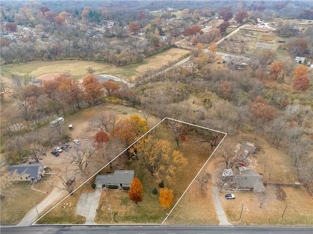 6811 Blue Parkway — photo 28
