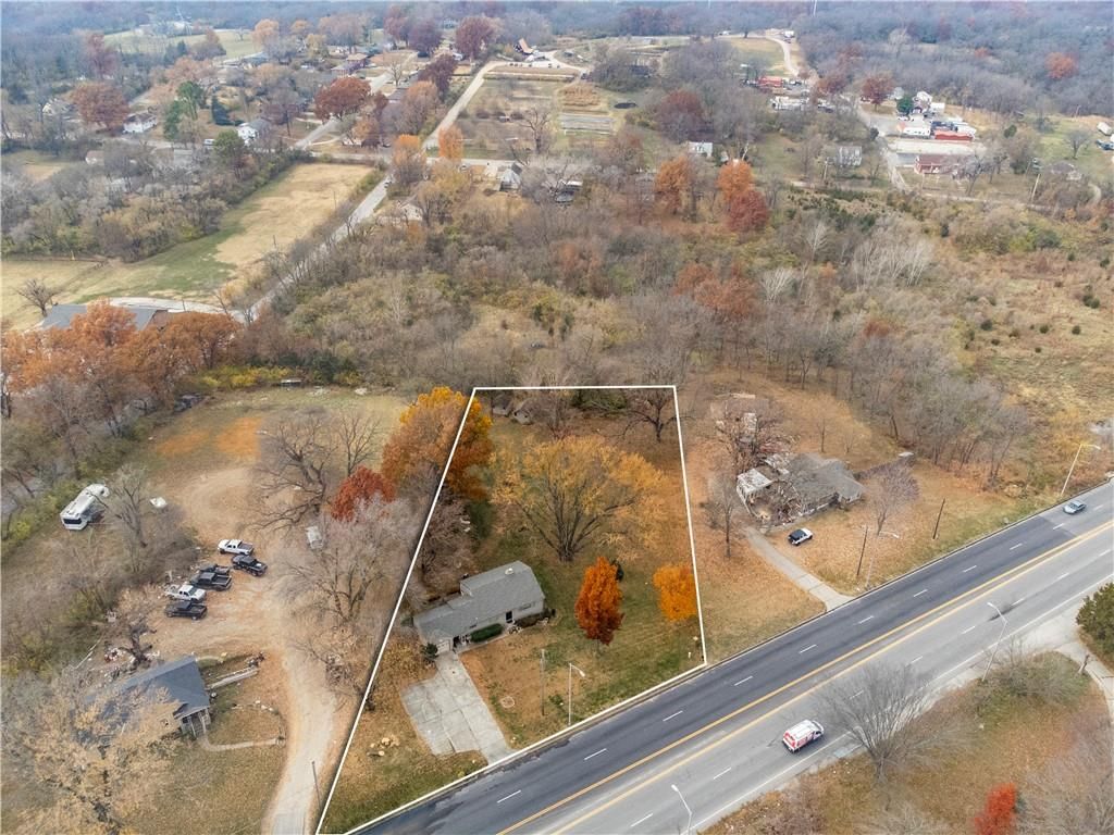 6811 Blue Parkway — photo 29