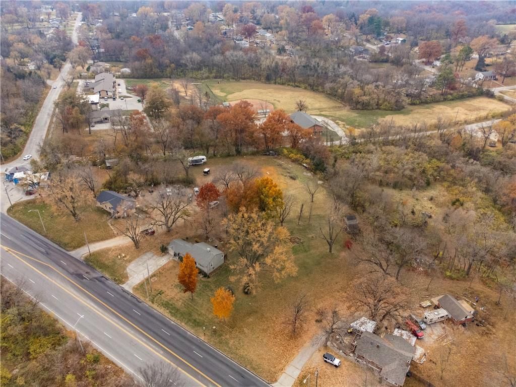6811 Blue Parkway — photo 30