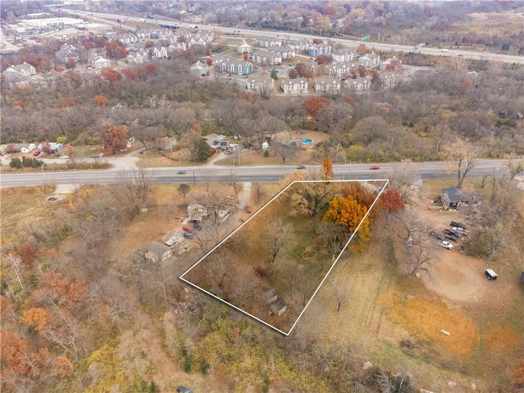 6811 Blue Parkway — photo 31