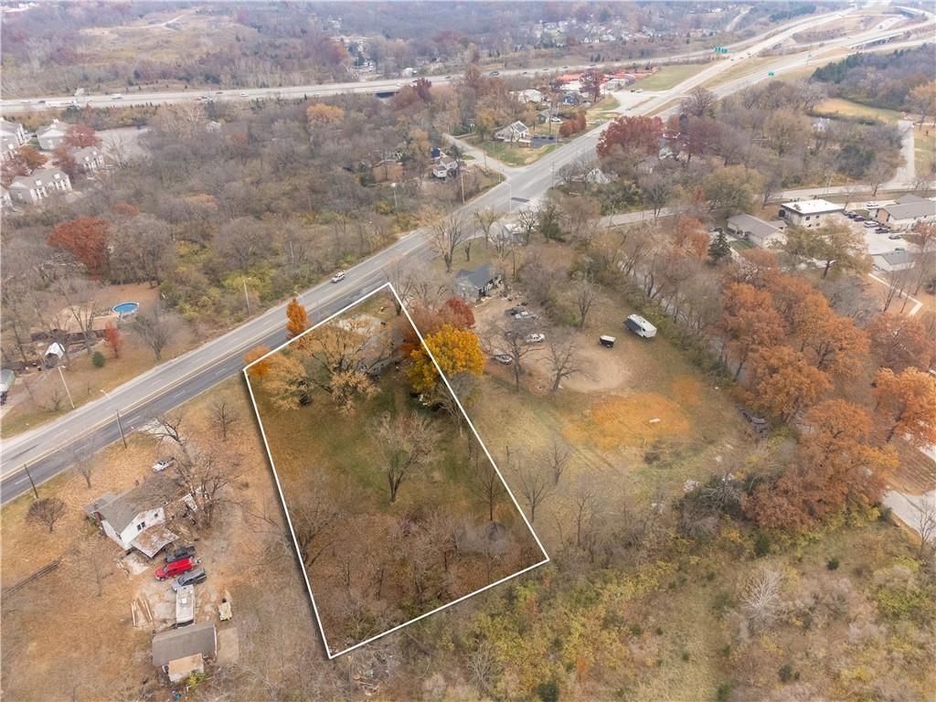 6811 Blue Parkway — photo 32