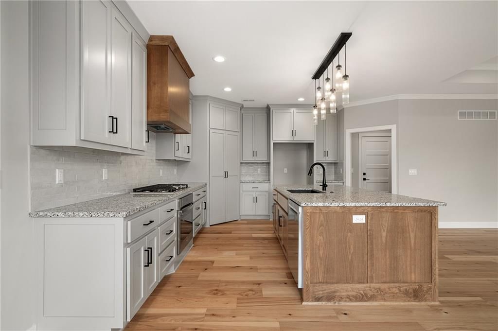 Photo 15 of 47 - 25000 W 89th Street