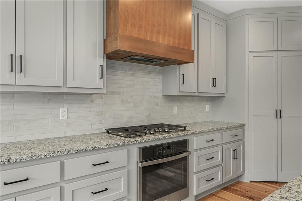 Photo 16 of 47 - 25000 W 89th Street